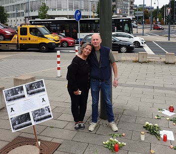 Thorsten Pohl am 3. Juli 2019 bei der Mahnwache am Hauptbahnhof Remscheid