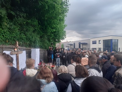 Trauer am Abend des 4. Mai 2025 auf der Karlstraße in Lennep
