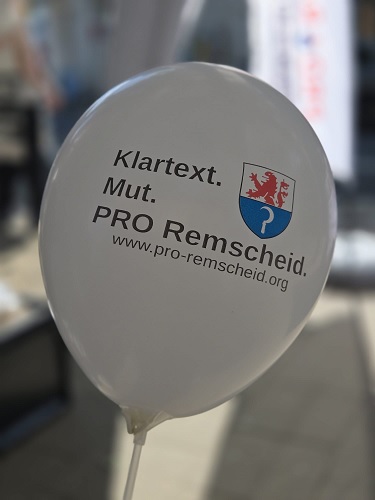 Luftballon mit PRO-Remscheid-Wahlwerbung