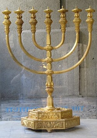 Eine Menorah in Jerusalem
